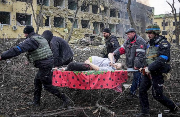 A Pregnant Woman And Her Unborn Child Die In a Russian Attack On Mariupol Hospital