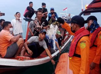 Indonesia Boeing 737 passenger plane crash site found, navy says